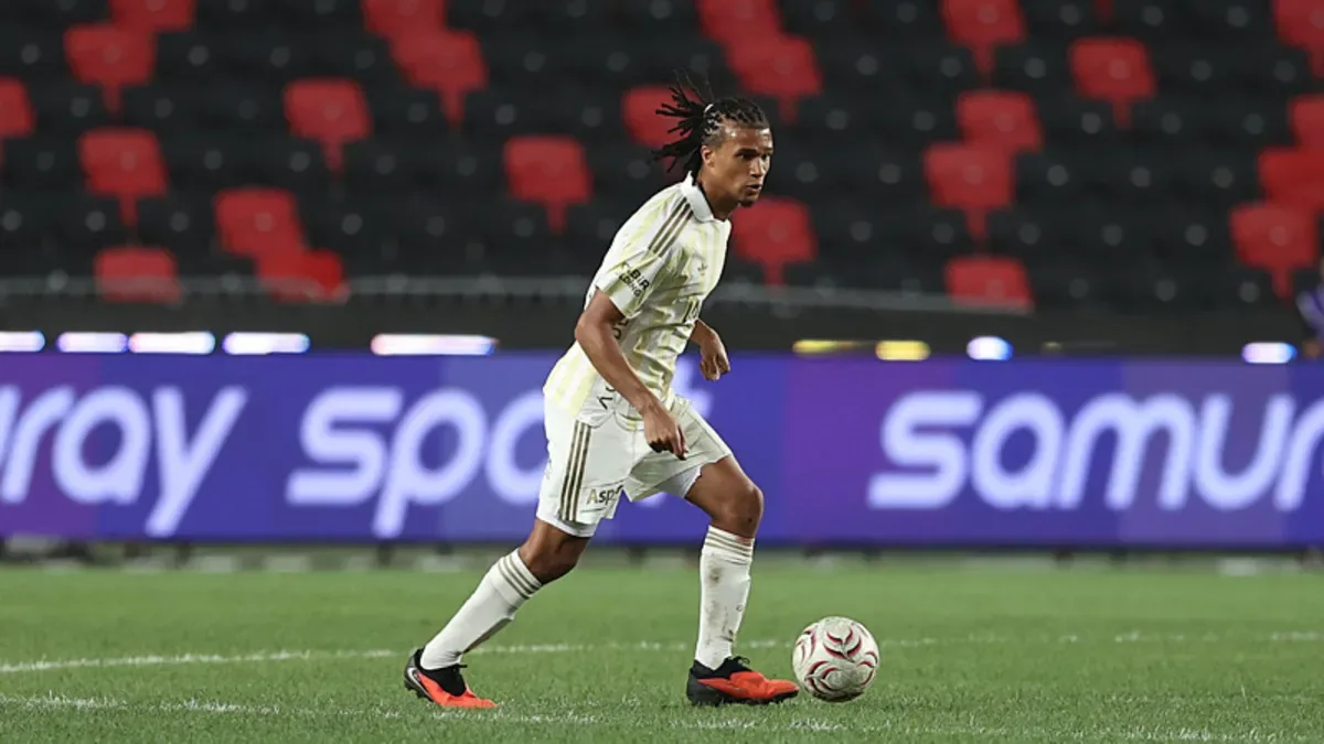 Nathan Aké: Fenerbahçe savunması zor anlarda gelişmeli