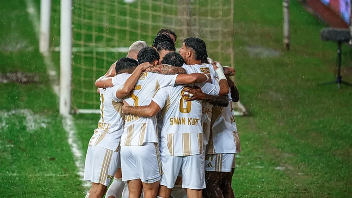Kayserispor, Antalyaspor’u 4-0 yenerek liderliğini korudu