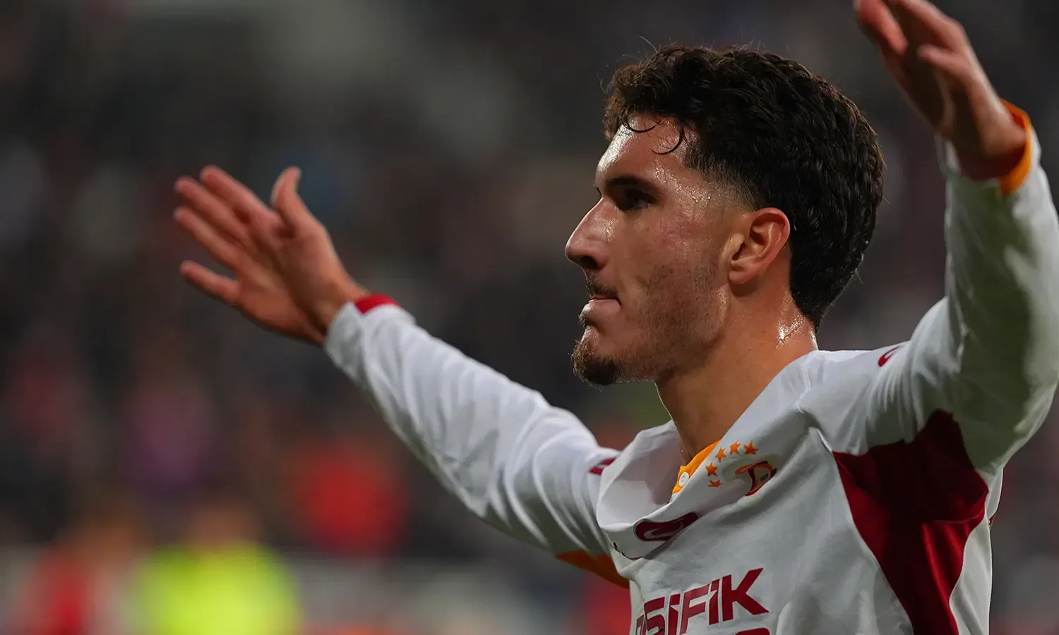 Deniz Gül: "Çok mutluyum Galatasaray'da"