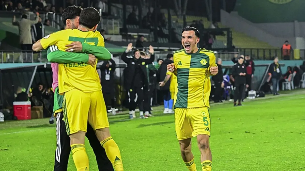 Gol düellosunda kazanan Esenler Erokspor