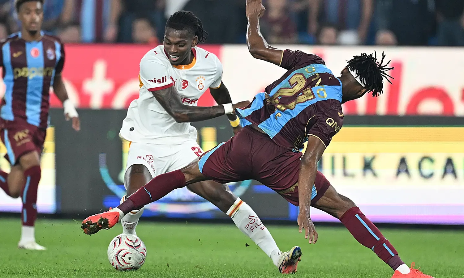 Galatasaray, Trabzonspor karşısında 4-0 kaybetti; Rafael Leao 21 top kaybı yaptı
