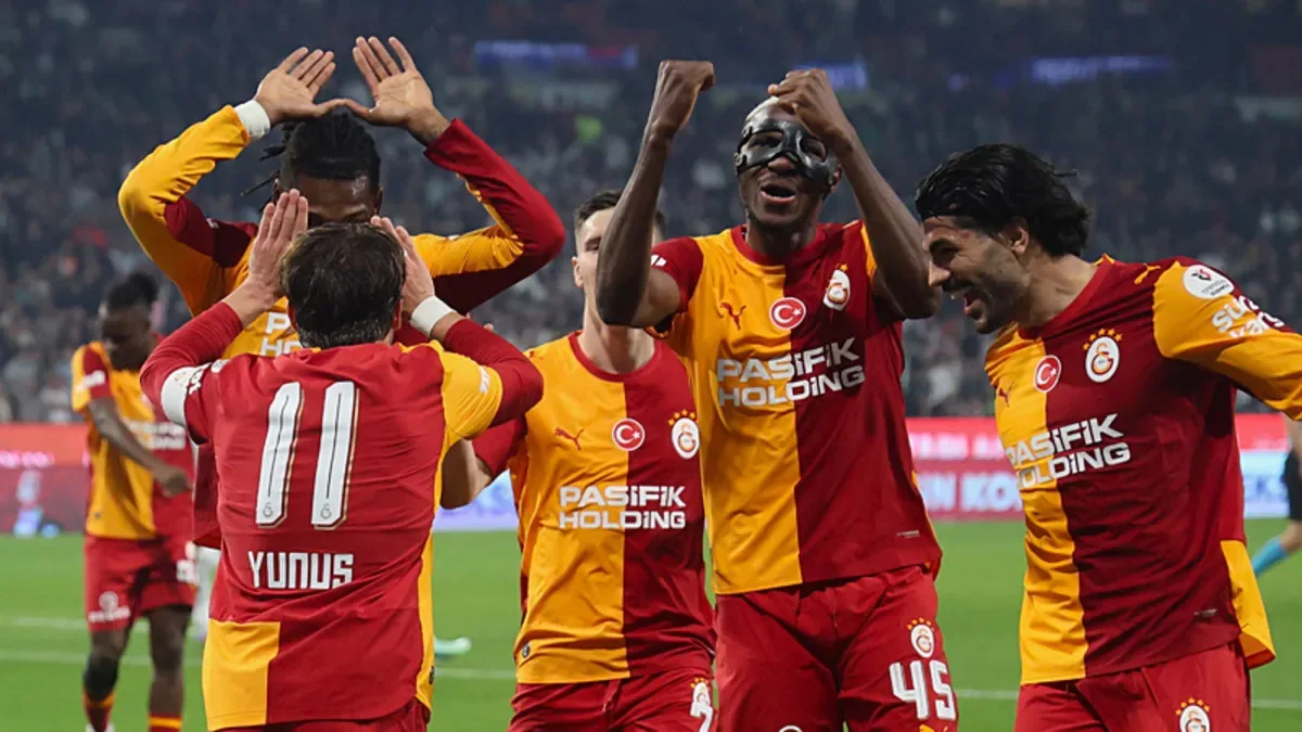 Premier Lig devi Osimhen için kesenin ağzını açıyor! İngiliz basını o rakamı duyurdu