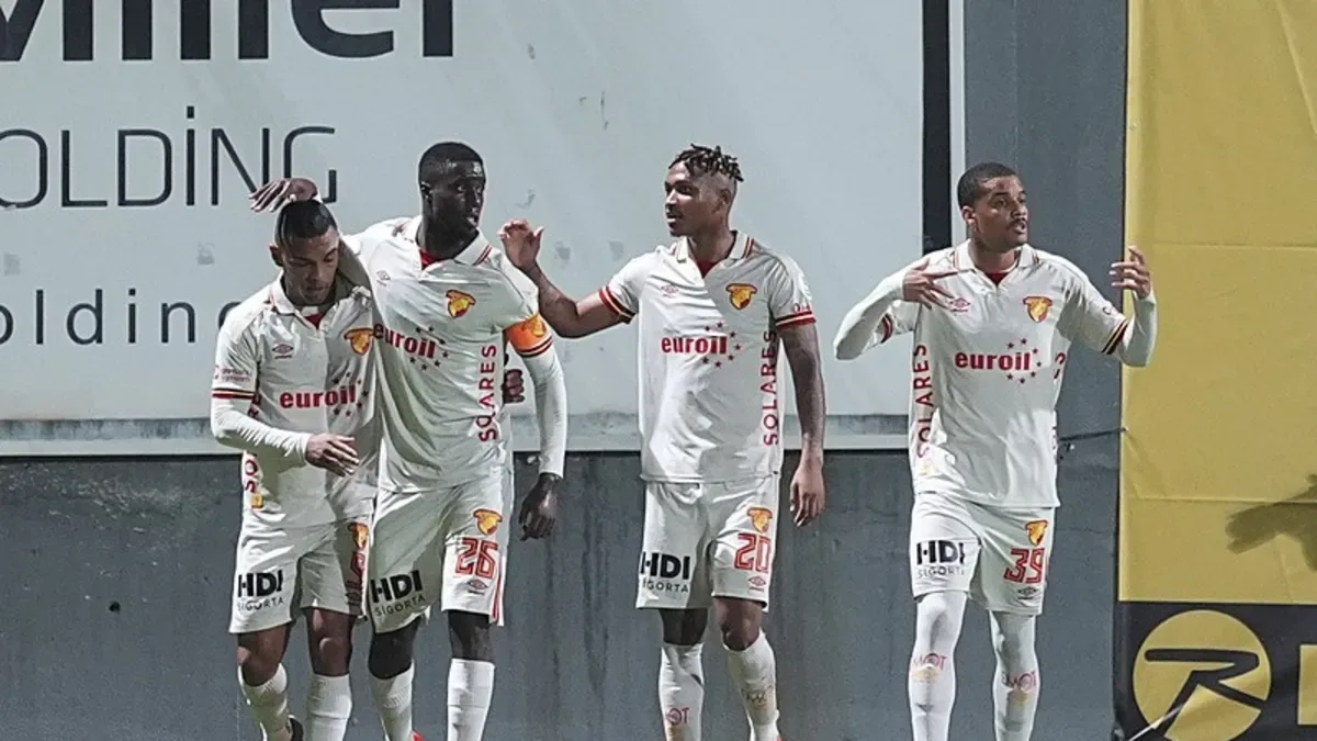 Göztepe, Eyüpspor'u 4-0 yenerek Süper Lig'de ilk galibiyetini aldı