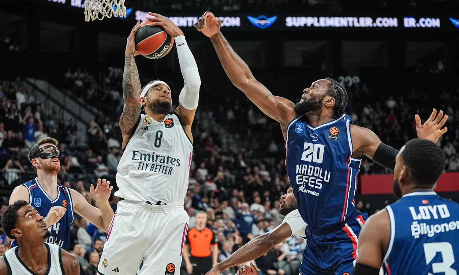 Anadolu Efes, Real Madrid’i 94-84 yenerek EuroLeague’de ilk galibiyetini aldı