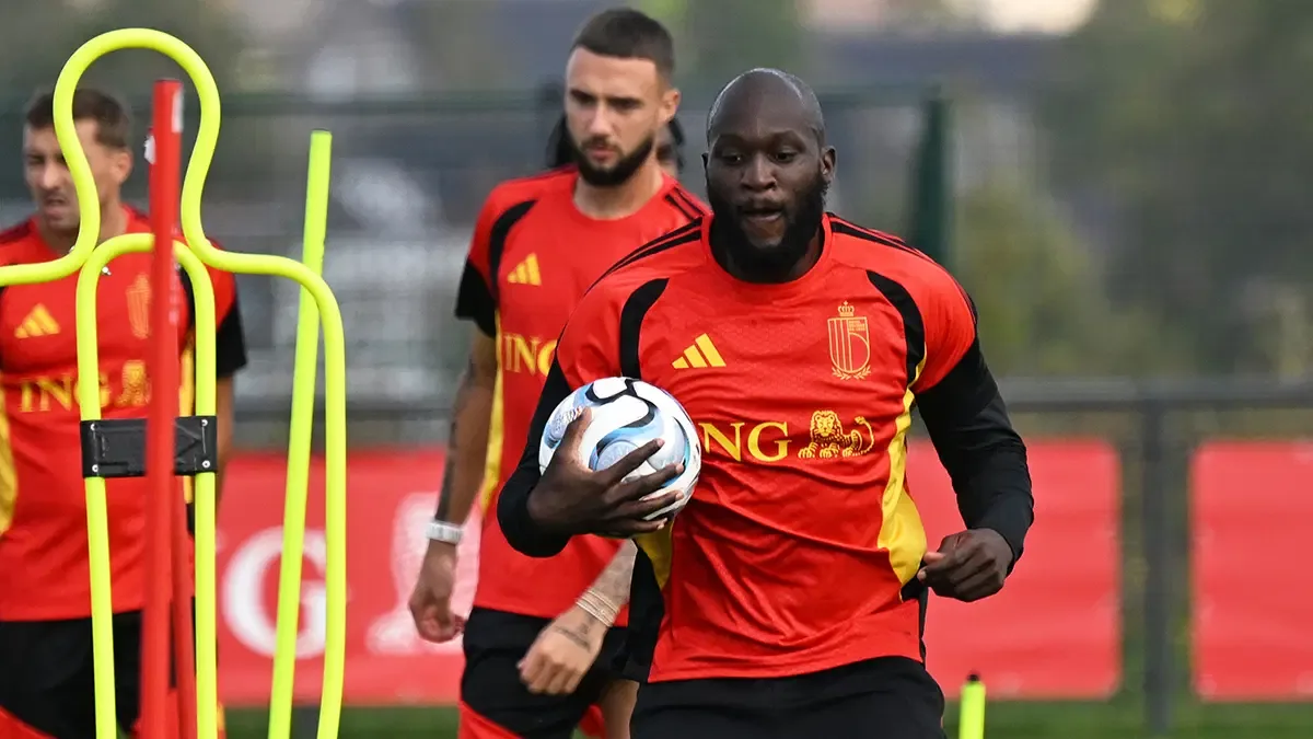 Mark van Bommel: Lukaku gibi çok fazla oyuncumuz yok
