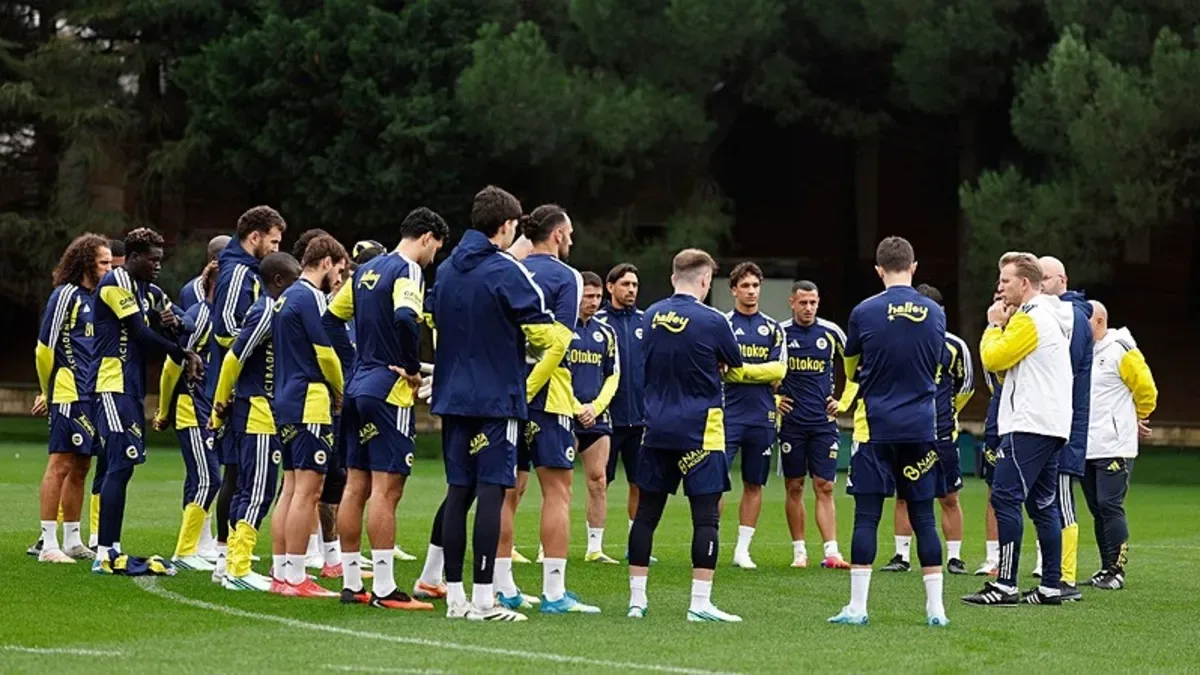 Fenerbahçe'de büyük sürpriz! İsmail Kartal gidince takımda kalmaya karar verdi