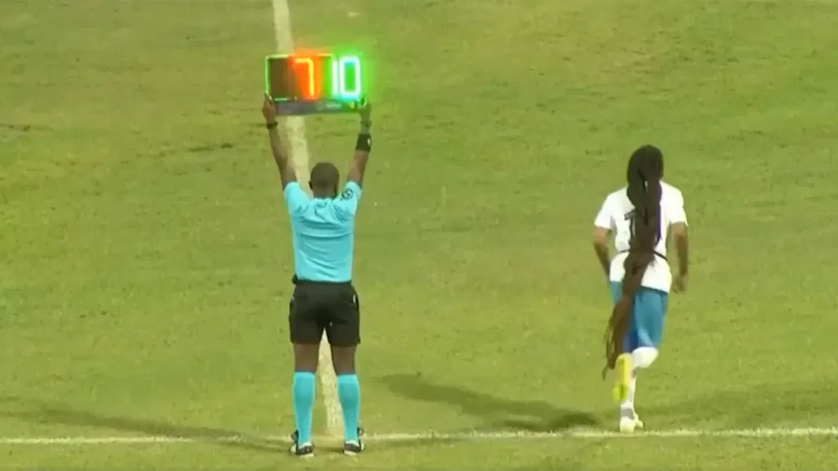 Antigua ve Barbuda, Anguilla'yı 5-0 yendi; iki oyuncu uzun saç çekme nedeniyle atıldı