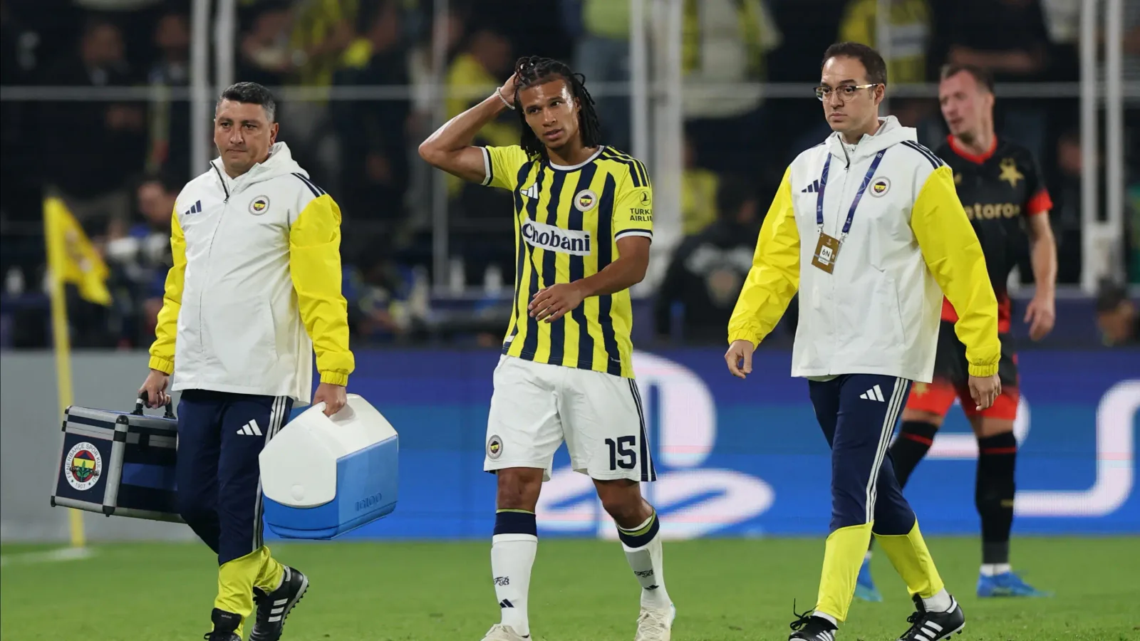 Fenerbahçe'de Nathan Ake şoku: Slavia Prag maçında oyundan çıktı