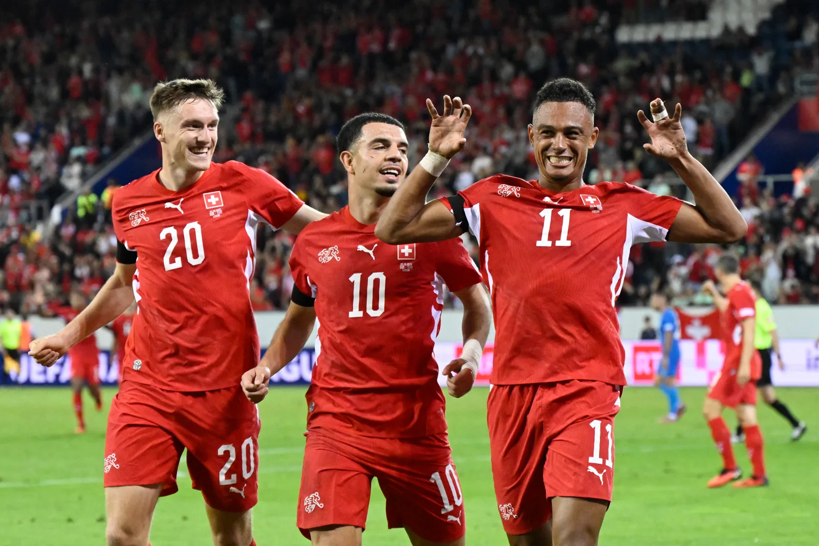 İngiltere, Hırvatistan'ı deplasmanda 7-0 yendi; İspanya Çekya karşısında kazandı