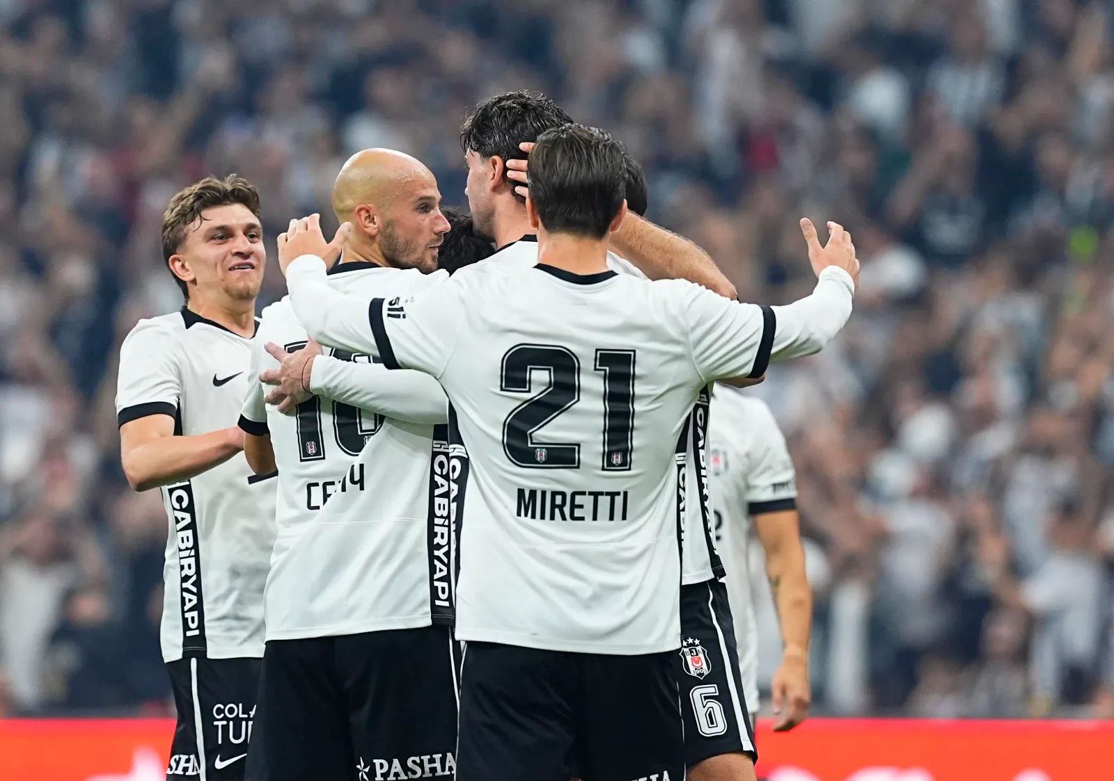 Beşiktaş, Kocaelispor’u 2-1 yenerek Süper Lig’de ikinci sıraya yükseldi
