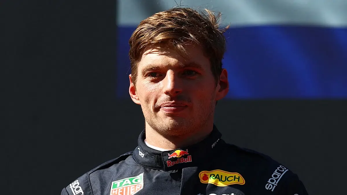 Max Verstappen, İngiltere’de özel karting yarışını son sıradan başlayıp kazandı