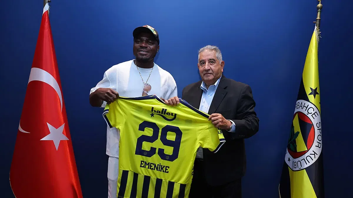 Emmanuel Emenike, Fenerbahçe’yi ziyaret etti