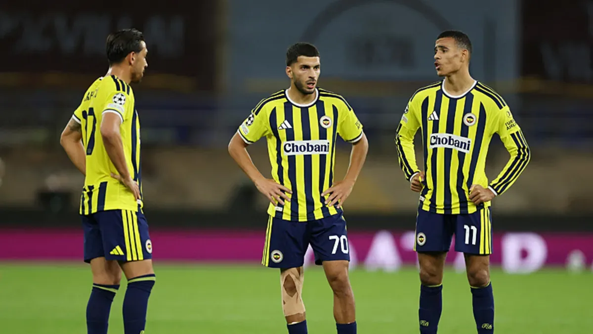 Fenerbahçe-Aston Villa maçında Oğuz Aydın direğe takıldı