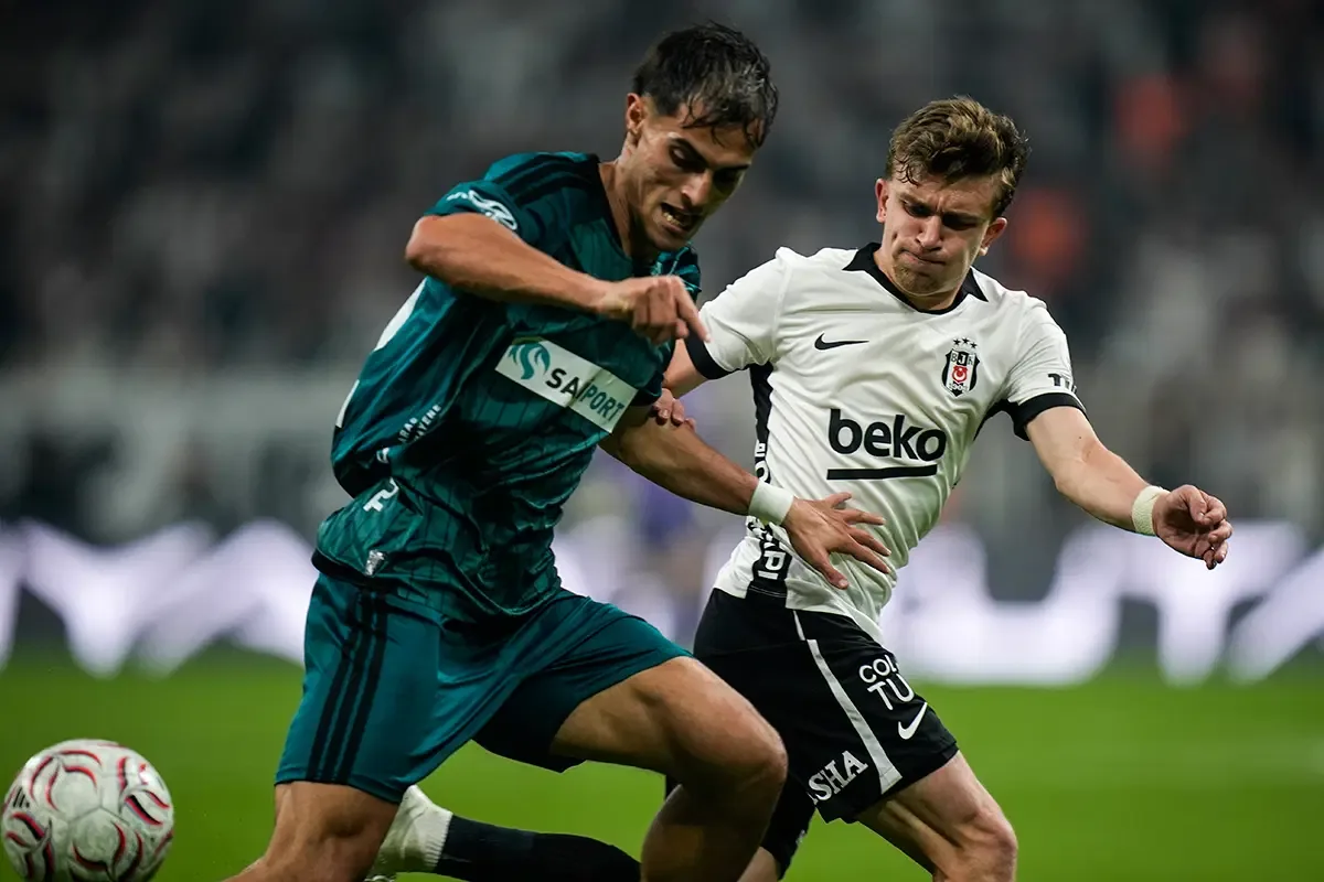 Beşiktaş-Kocaelispor maçındaki üç penaltı pozisyonuna eski hakemlerden değerlendirme
