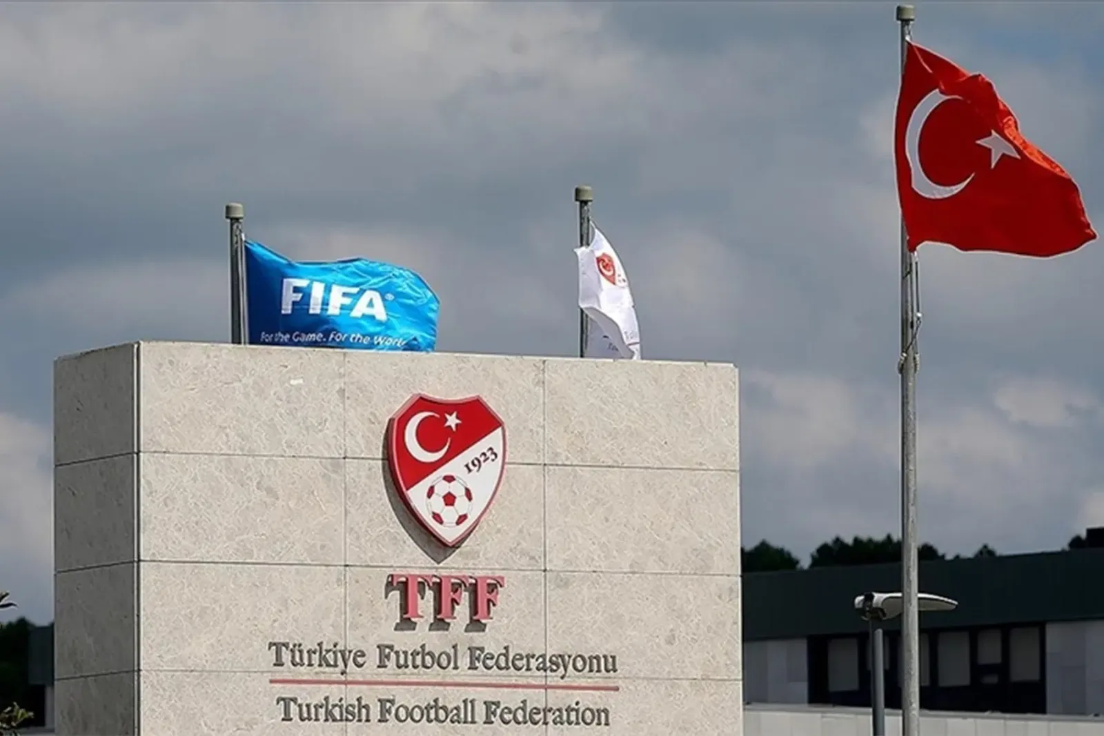 PFDK’dan Trabzonspor ve Kocaelispor’a para cezası, iki futbolcuya men