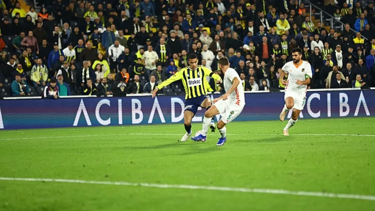 Fenerbahçe-Corendon Alanyaspor maçında üst üste 2 gol iptal edildi! İşte o pozisyonlar