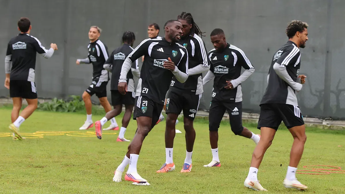 Kocaelispor'da Massadio Haidara ameliyat edildi, Anfernee Dijksteel'in tedavisi sürüyor