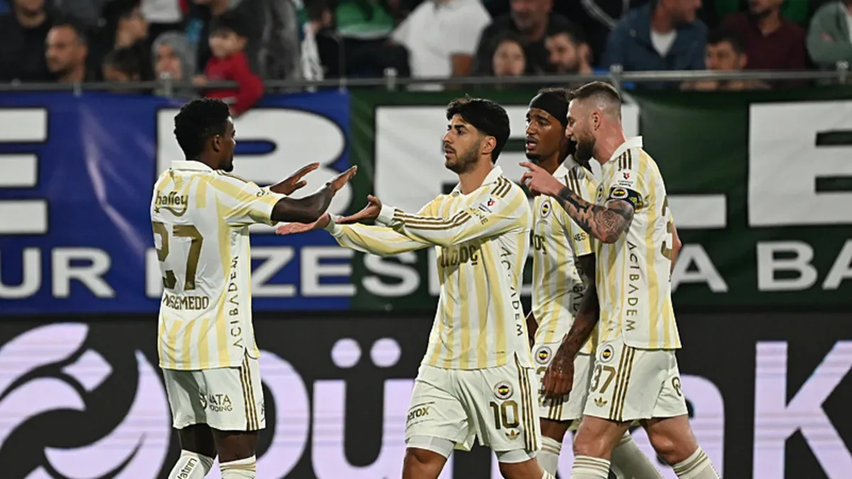 Fenerbahçe, Çaykur Rizespor'u deplasmanda 3-0 mağlup etti
