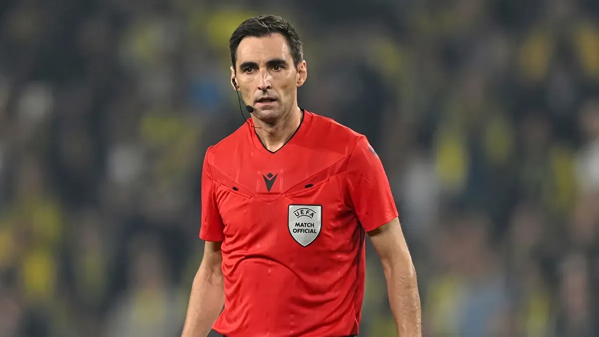 Barcelona maçının olay hakemi, Fenerbahçe-Slavia Prag karşılaşmasına atandı! UEFA resmen duyurdu
