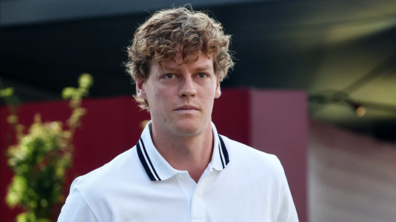 Jannik Sinner diz sakatlığı nedeniyle Çin Açık’tan çekildi