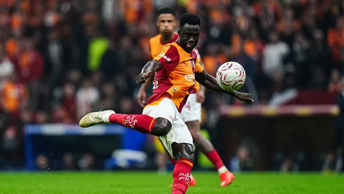 Galatasaray'da üç futbolcu kart sınırında