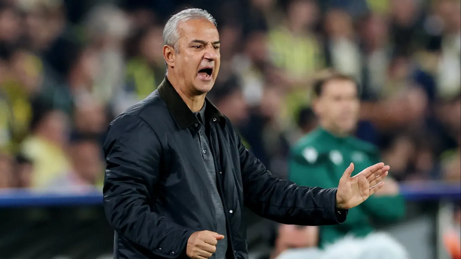 Fenerbahçe tribünlerinde "İsmail Kartal istifa" tezahüratları