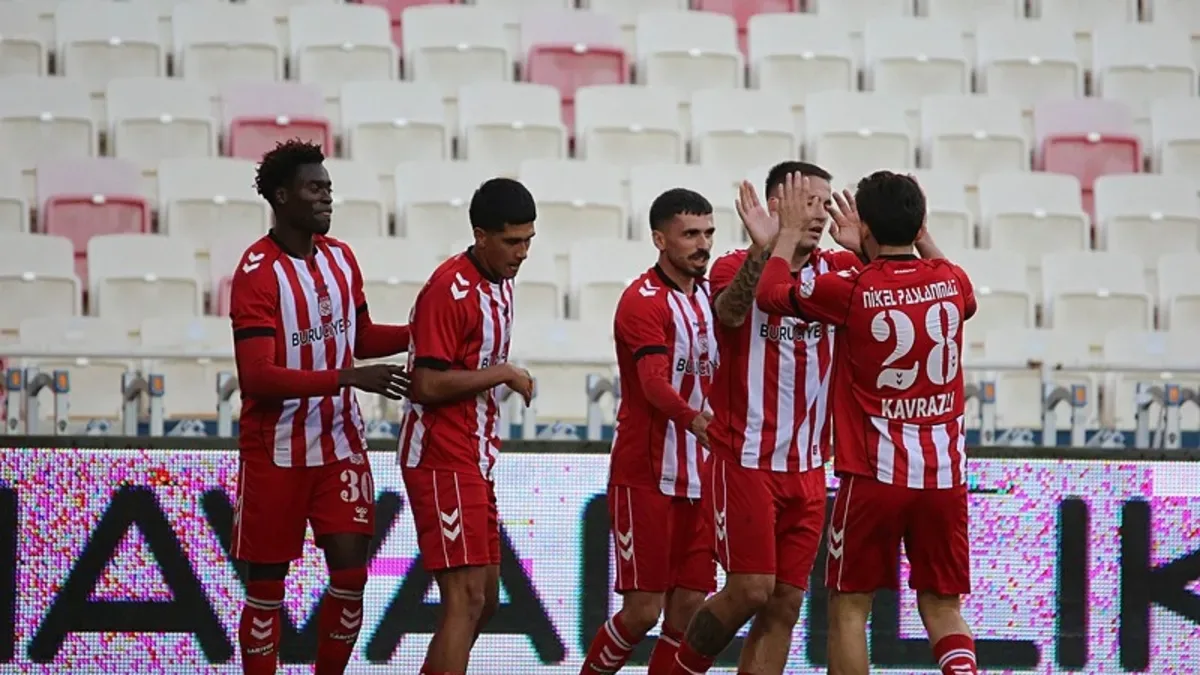 Sivasspor, Pendikspor’u 4-1 yenerek iki maçlık galibiyet hasretini bitirdi
