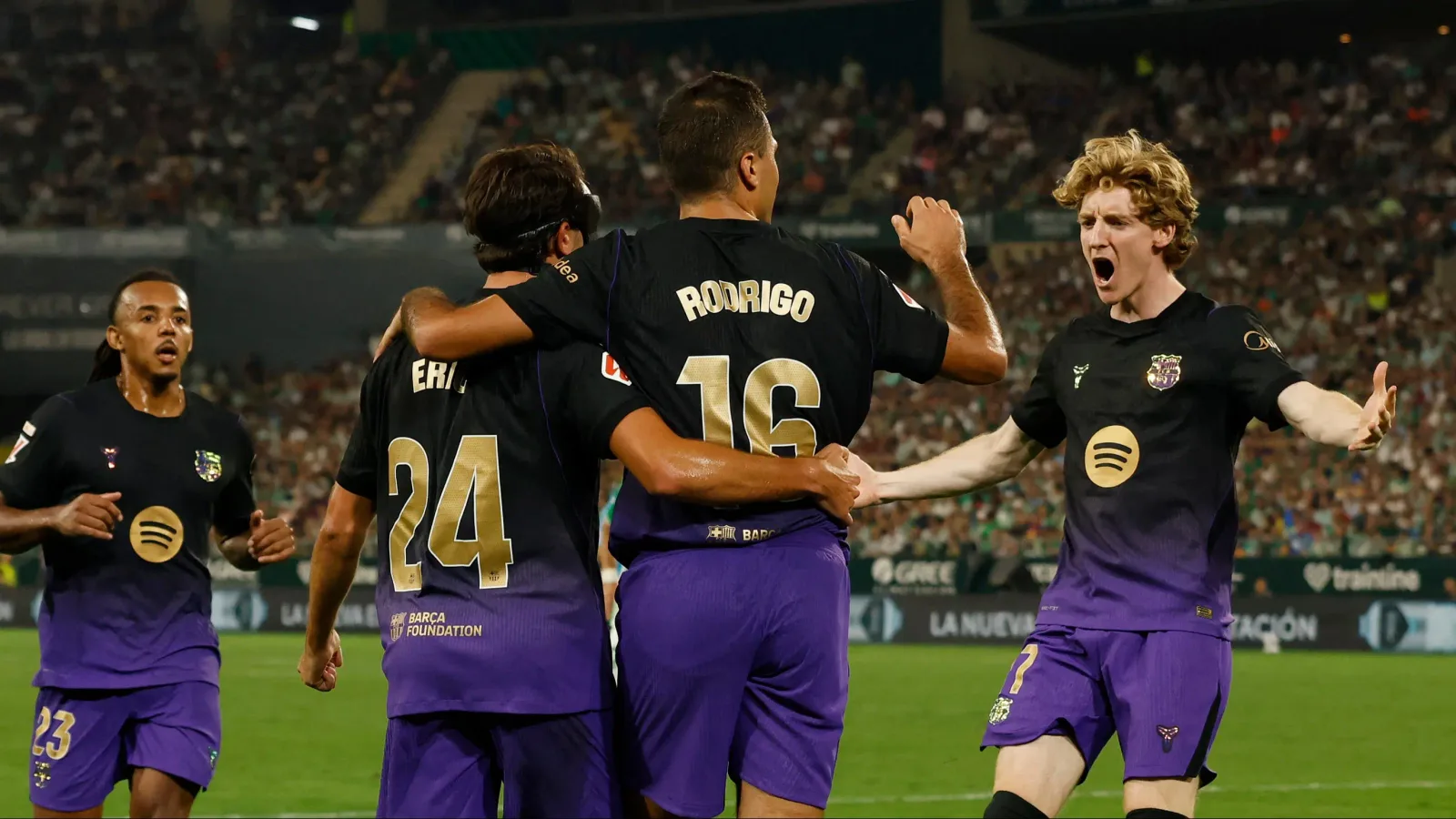 Barcelona, Real Betis deplasmanında 4-2 kazandı; Bernal kırmızı kart gördü