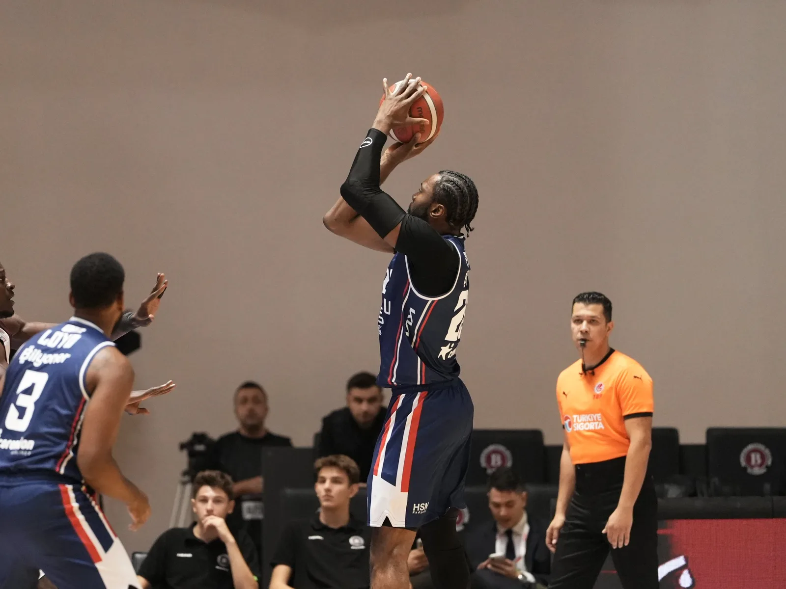 Anadolu Efes, Bandırma deplasmanında 85-79 kazandı