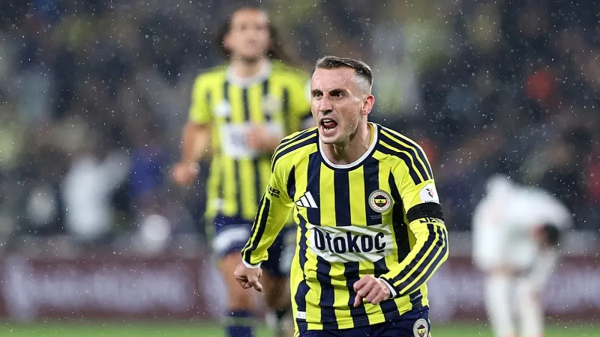 Kerem atınca güller açıyor