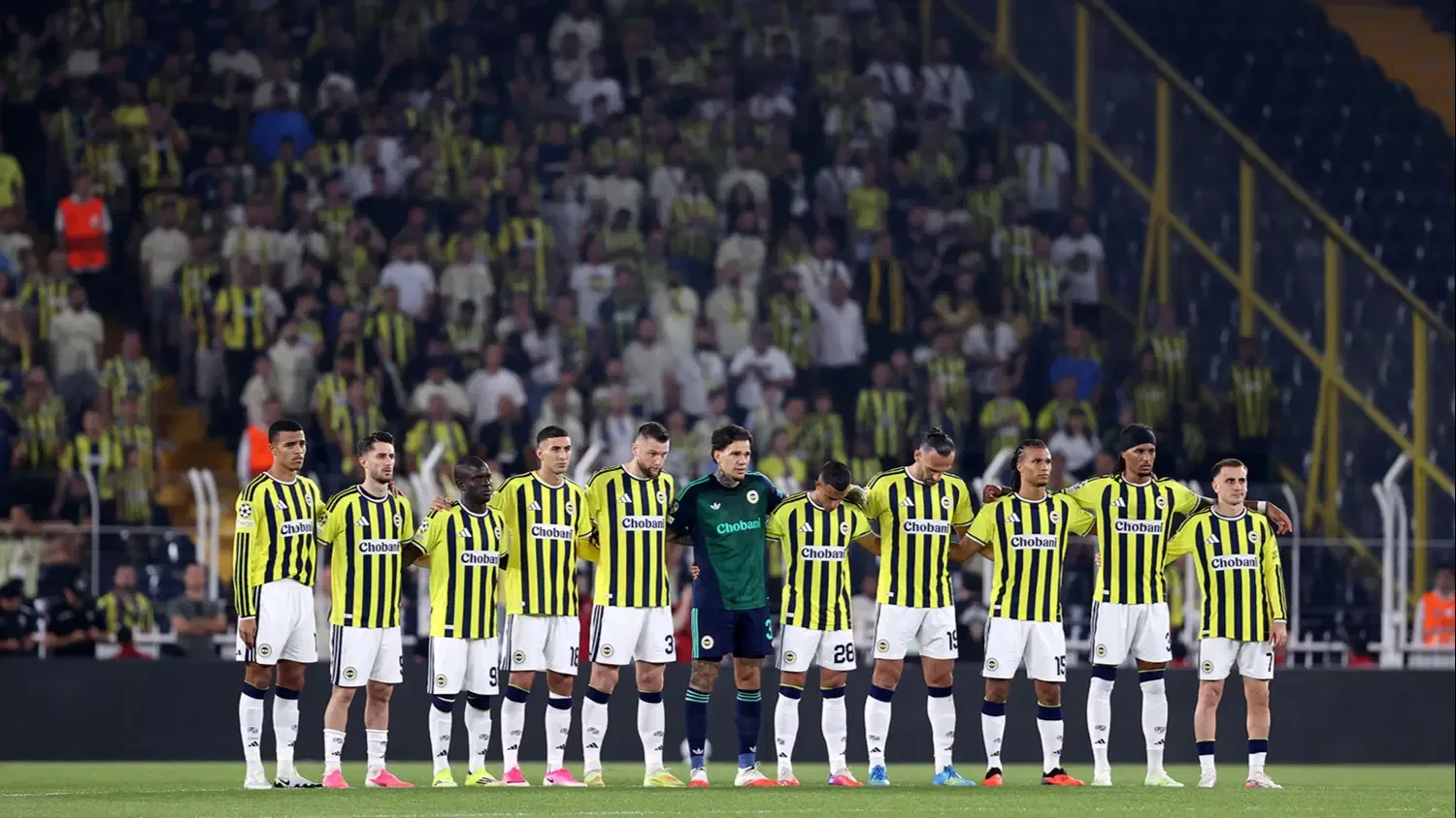 Fenerbahçe'de Roma maçında Bartuğ Elmaz sakatlandı