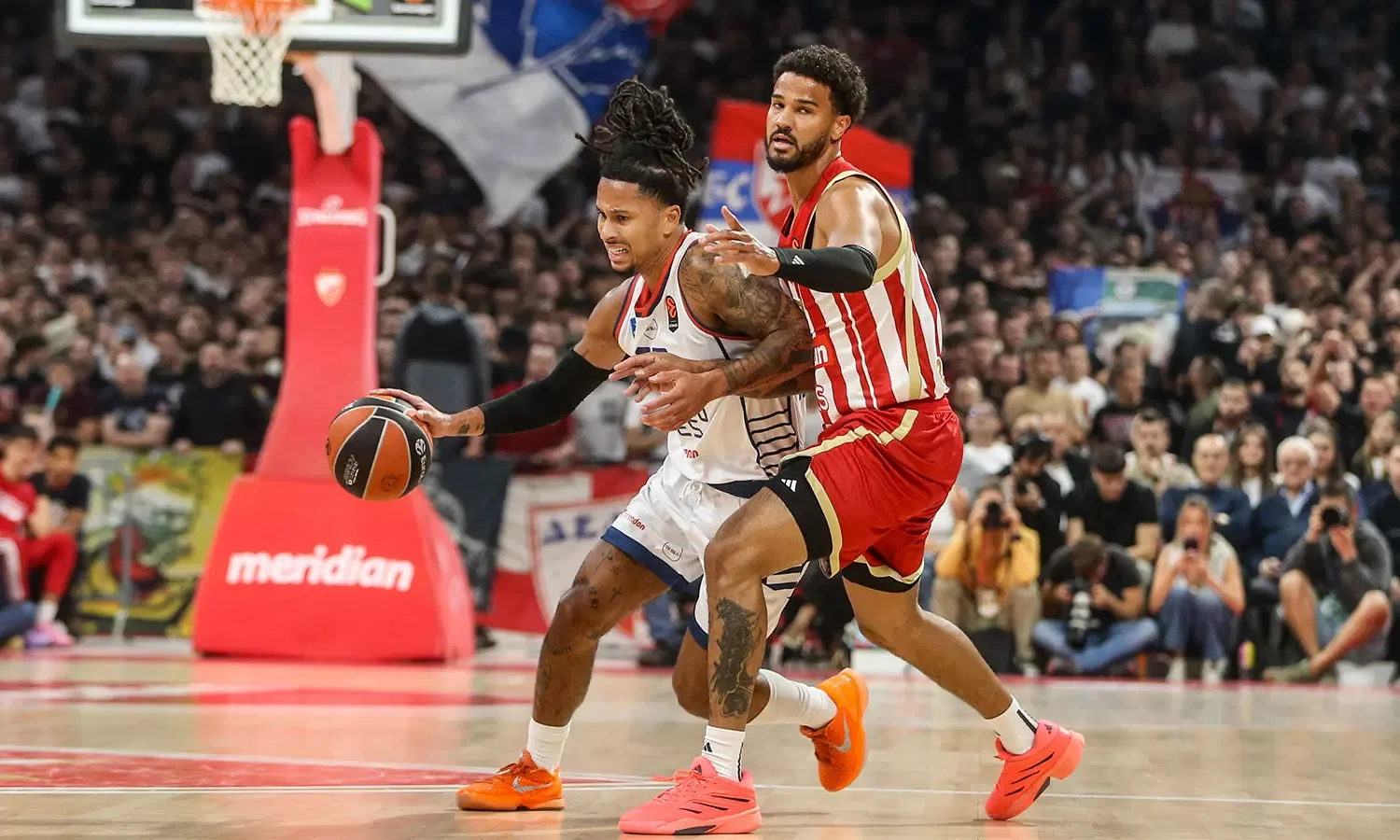Kızılyıldız, Anadolu Efes’i 77-72 yenerek EuroLeague’de ilk galibiyetini aldı