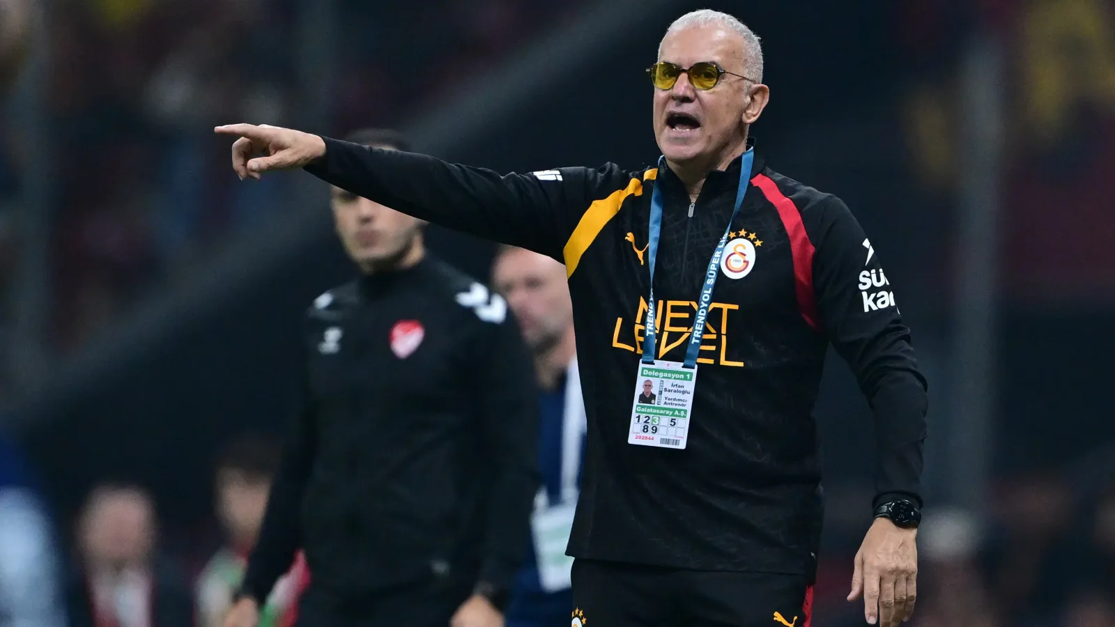 Galatasaray yardımcı antrenörü Saraloğlu: Kırmızı kart öncesinde faul var