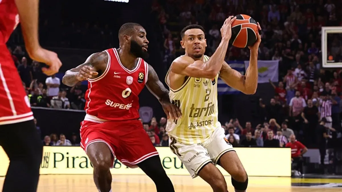 Fenerbahçe, Olympiakos’u deplasmanda 64-61 yenerek Avrupa Ligi’nde 6. galibiyetini aldı